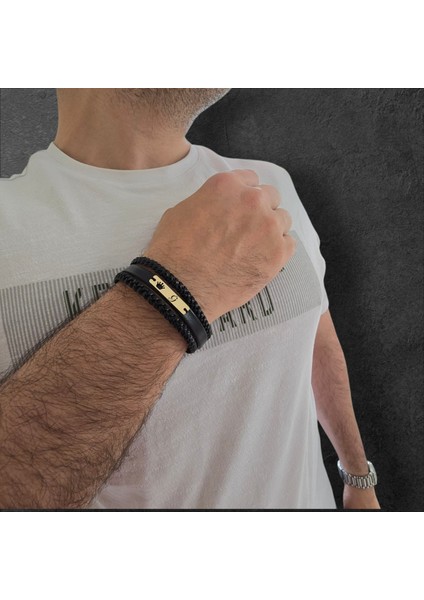 14 Ayar Plakalı Altın Özgün Derili Taç Desenli Dikdörtgen Figürlü Erkeklere Özel Harf Bilekliği-397Harf-Siyah fiyatları