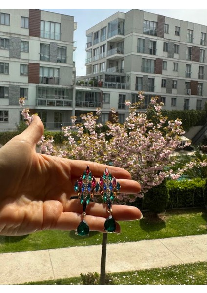 Çok Renkli Taşlı Damla Sallantılı Küpe fırsatları