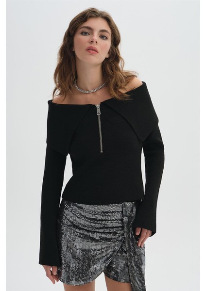 Siyah Kayık Yaka Fermuarlı Triko Kazak