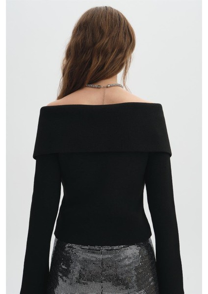 Siyah Kayık Yaka Fermuarlı Triko Kazak indirimleri