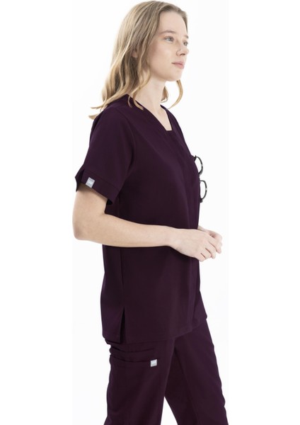 Refresh Mürdüm Renk Medikal Üniforma Likralı Takım-Doktor Hemşire Forması-Scrubs