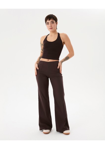 Kadın Kahverengi Flare Pensli Pantolon - Yüksek Bel, Bol Paça, Paça Pens Detaylı, Yandan Fermuarlı, Günlük ve Hafif Spor Aktiviteleri İçin Rahat ve Şık Pantolon