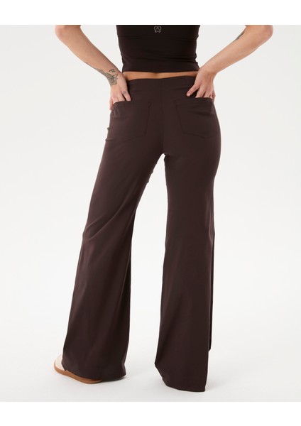 Kadın Kahverengi Flare Pensli Pantolon - Yüksek Bel, Bol Paça, Paça Pens Detaylı, Yandan Fermuarlı, Günlük ve Hafif Spor Aktiviteleri İçin Rahat ve Şık Pantolon fiyatları