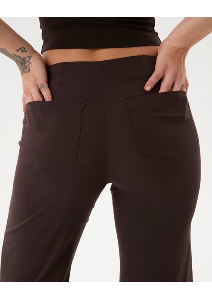 Kadın Kahverengi Flare Pensli Pantolon - Yüksek Bel, Bol Paça, Paça Pens Detaylı, Yandan Fermuarlı, Günlük ve Hafif Spor Aktiviteleri İçin Rahat ve Şık Pantolon fırsatları