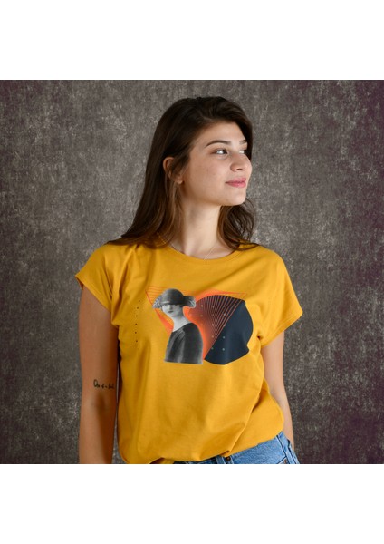 Staring Woman Kadın Baskılı T-Shirt