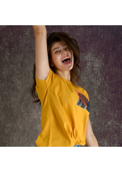 Staring Woman Kadın Baskılı T-Shirt
