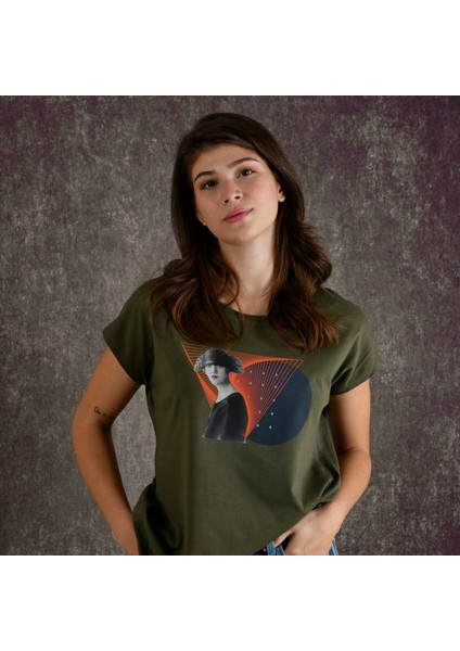 Staring Woman Kadın Baskılı T-Shirt