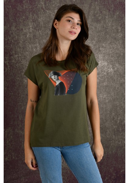 Staring Woman Kadın Baskılı T-Shirt