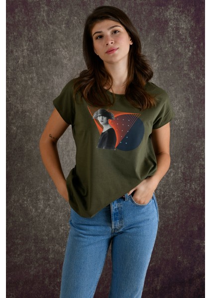 Staring Woman Kadın Baskılı T-Shirt