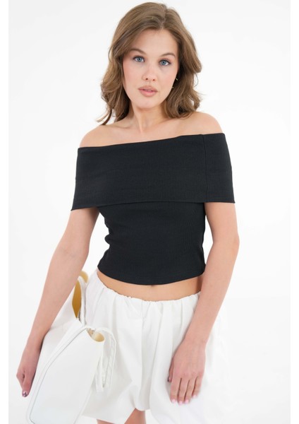 Siyah Madonna Yaka Omzu Açık Fitilli Örme Crop Bluz