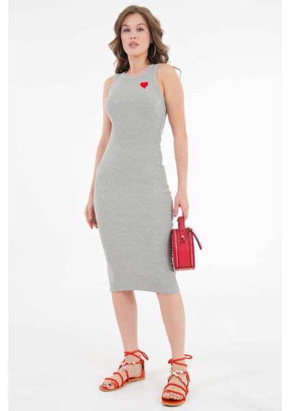 Gri Bisiklet Yaka Kalp Baskılı Fitilli Bodycon Örme Midi Elbise