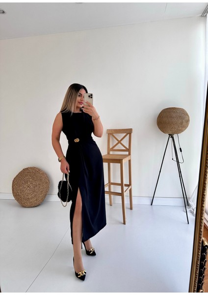 Broş Detaylı Yırtmaçlı Midi Şık Elbise Siyah