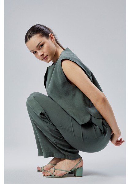 Kadın Yeşil Rahat Kesim Dokuma Pantolon