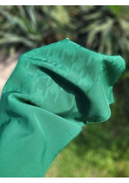 Kadın Tesettür Ipeksi Jakar Kazayağı Desen Şal K. Benetton modelleri