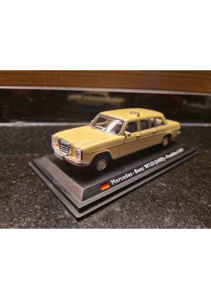 1/43 Mercedes 240D W115 Taxi Frankfurt 1977