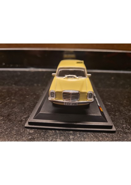 1/43 Mercedes 240D W115 Taxi Frankfurt 1977 modelleri