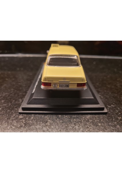 1/43 Mercedes 240D W115 Taxi Frankfurt 1977 fırsatları