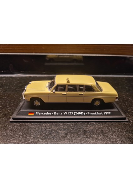 1/43 Mercedes 240D W115 Taxi Frankfurt 1977 indirimleri