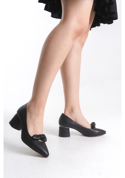 Deri Klasik Kadın 5 cm Topuklu Ayakkabı TMD202577