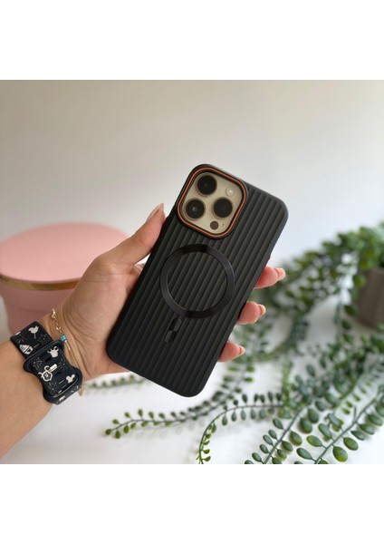 Apple iPhone 16 Pro Telefon Kılıfı Siyah