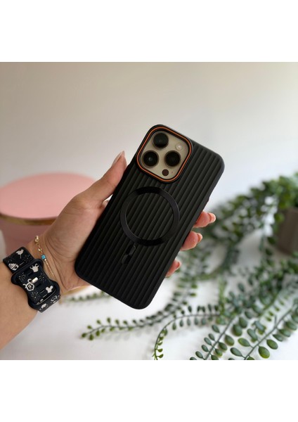 Apple iPhone 16 Pro Telefon Kılıfı Siyah modelleri