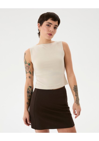 Kadın Krem Kayık Yaka Bluz - EcoVero™ Viskoz, Kolsuz, Tek Kat, Minimal ve Zarif Günlük Bluz