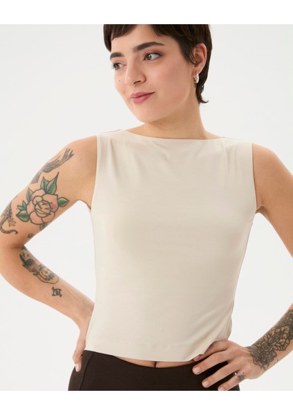 Kadın Krem Kayık Yaka Bluz - EcoVero™ Viskoz, Kolsuz, Tek Kat, Minimal ve Zarif Günlük Bluz fırsatları