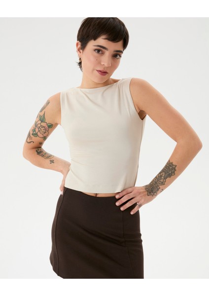 Kadın Krem Kayık Yaka Bluz - EcoVero™ Viskoz, Kolsuz, Tek Kat, Minimal ve Zarif Günlük Bluz indirimleri