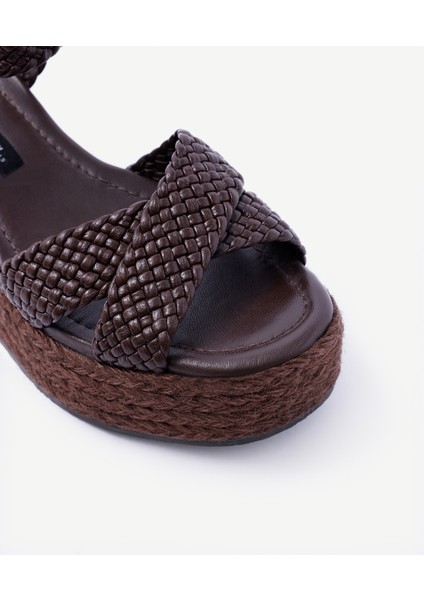 Örgü Detaylı Yüksek Taban Sandalet fiyatları