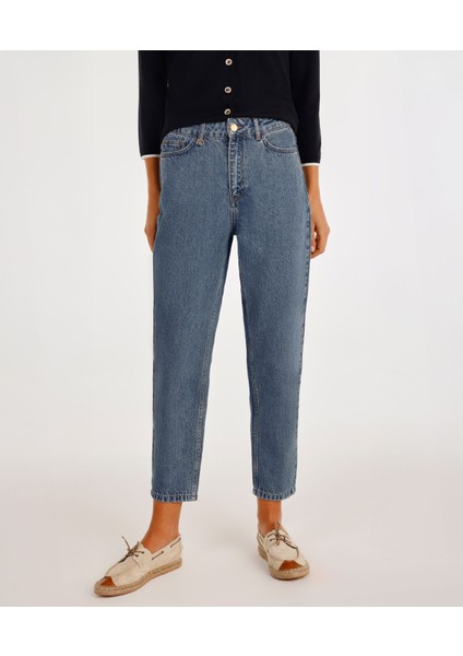 Kemer Aksesuarlı Yüksel Bel Mom Fit Denim Pantolon modelleri