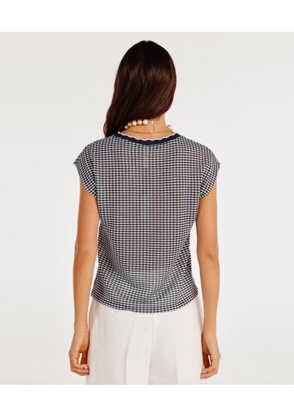 Yaka Ribana Detaylı Kolsuz T-Shirt fırsatları