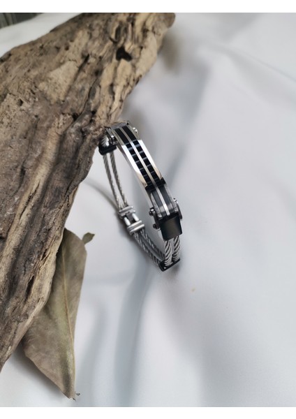 Erkek Gümüş Renk Siyah Metal Detaylı Burgu Model 316 L Çelik Bileklik fiyatları