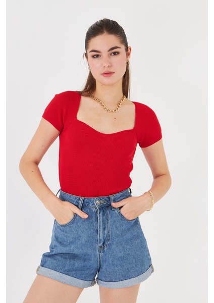 Geniş Yaka Kısa Kol Triko