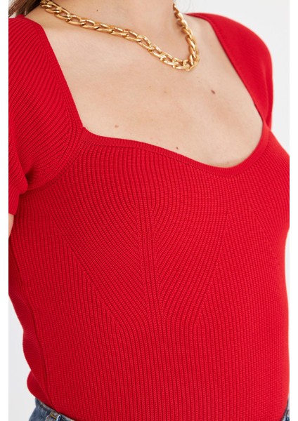 Geniş Yaka Kısa Kol Triko indirimleri