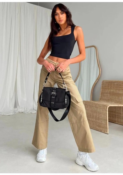 Kare Yaka Geniş Askılı Basic Bluz ( Crop Değildir ) modelleri