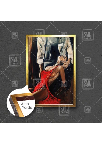 Sevgilisinin Dizine Yatan Kırmızı Elbiseli Sexy Model Aşk Çerçeveli Dikey Kanvas Tablo