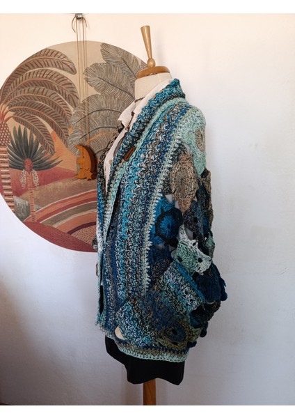 Lacivert Mavi Tarçın Karma Yün Akrilik Tığ Dokuma Motifli El Işi Tasarım Hırka Çıft Yönlü Gıyilebilr modelleri