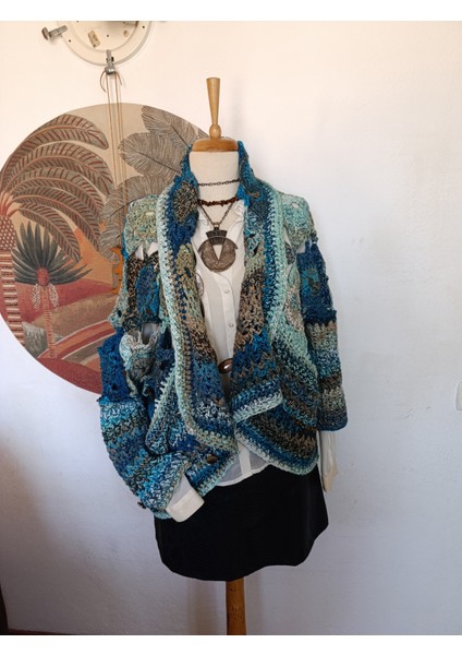 Lacivert Mavi Tarçın Karma Yün Akrilik Tığ Dokuma Motifli El Işi Tasarım Hırka Çıft Yönlü Gıyilebilr indirimleri