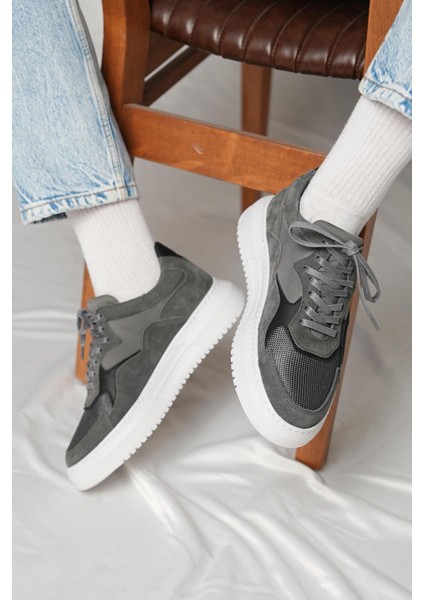 - Gri Süet Bağcıklı Erkek Sneaker 115-602
