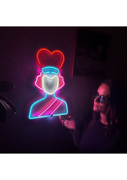 Queen Neon Metal Duvar Dekor Kraliçe Temalı Neon fiyatları