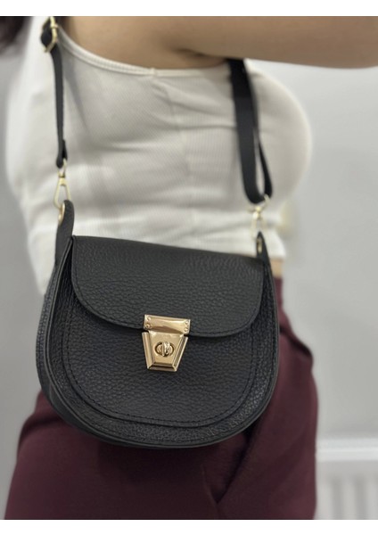 Klasik Kapaklı Siyah Cilt Çanta