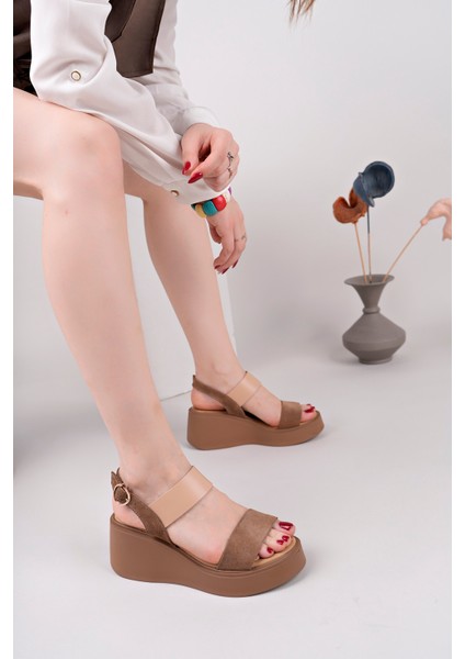 Carol Model Hakiki Deri Bantlı Dolgu Taban Tokalı Kadın Günlük Sandalet
