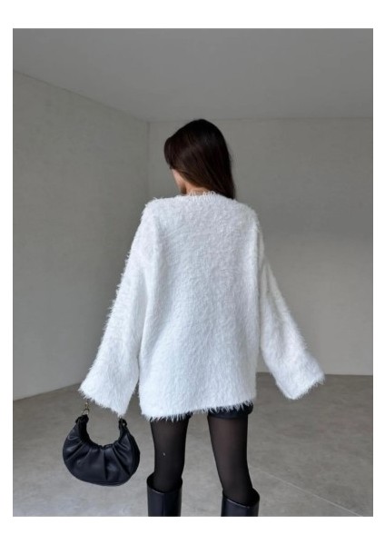 Yumuşak Dokulu Beyaz Kazak