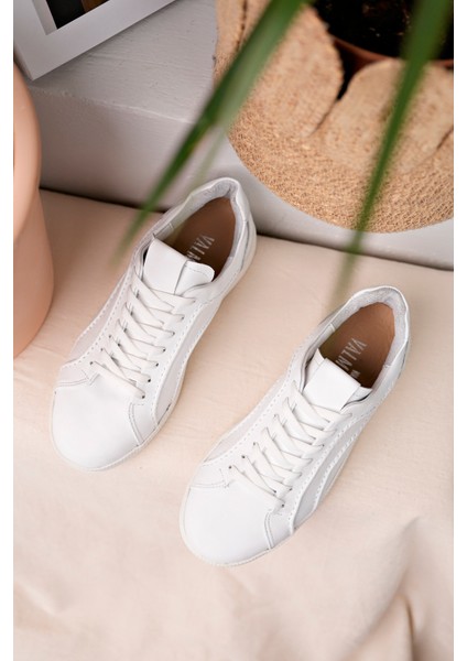 Valery Model Beyaz Deri Bağcıklı Günlük Kadın Sneakers indirimleri