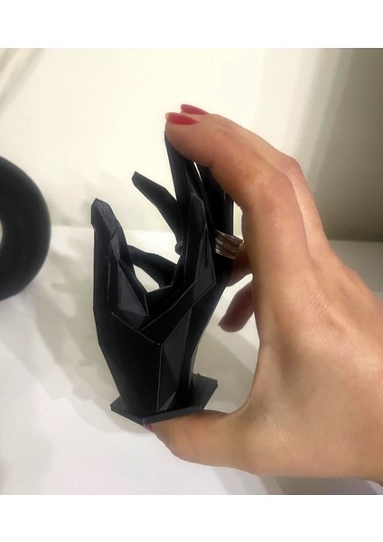 Minimalist Low-Poly El Figürü ve Yüzük Standı modelleri
