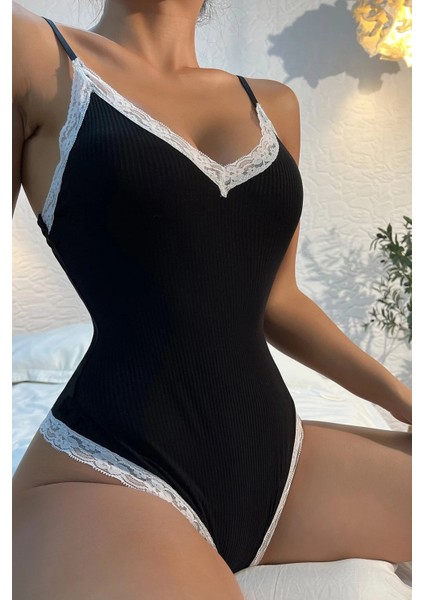 Kadın Beyaz Dantel Işlemeli Siyah Tulum Gecelik