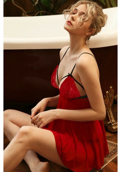 Kadın Kırmızı Arka Kısmı Açık Özel Gecelik modelleri