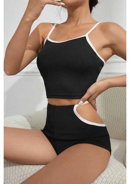 Kadın Siyah Beyaz Şortlu Cut-Out Detaylı Gecelik Takımı