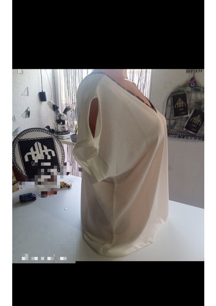 V Yaka Leopar Detaylı Kadın T-Shirt