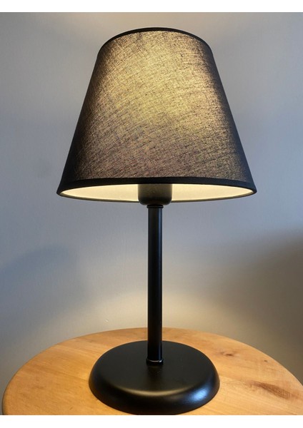 Modern Abajur Metal Ayaklı Siyah Şapkalı Masa Lambası (Ayak Uzunluğu 27 cm Şapka Çap 25CM)